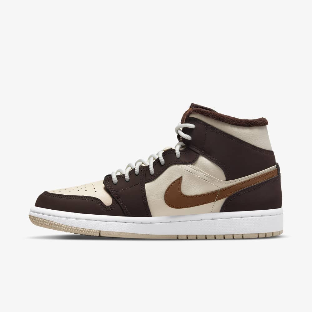 Brown and white sales air jordan 1